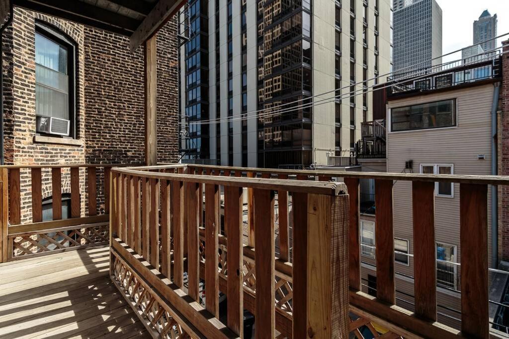 Апартаменты Historic And Unique Brownstone In Gold Coast - Downtown - 3 Чикаго Экстерьер фото